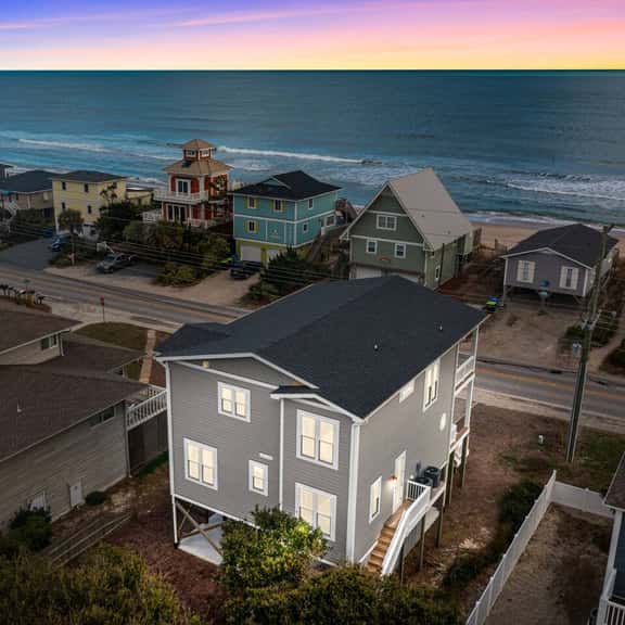 Luxe 4Bed Retreat w/ocean views & pvt beach access - Image 1