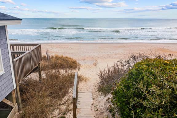 Luxe 4Bed Retreat w/ocean views & pvt beach access - Image 3