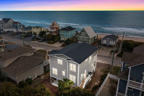 Luxe 4Bed Retreat w/ocean views & pvt beach access - Image 1